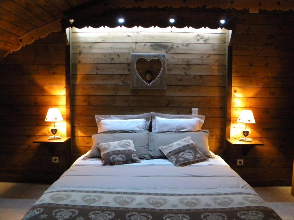 Chambres D'Hotes Coeur De Bastie Et Ranch Du Levezou Tremouilles Room photo